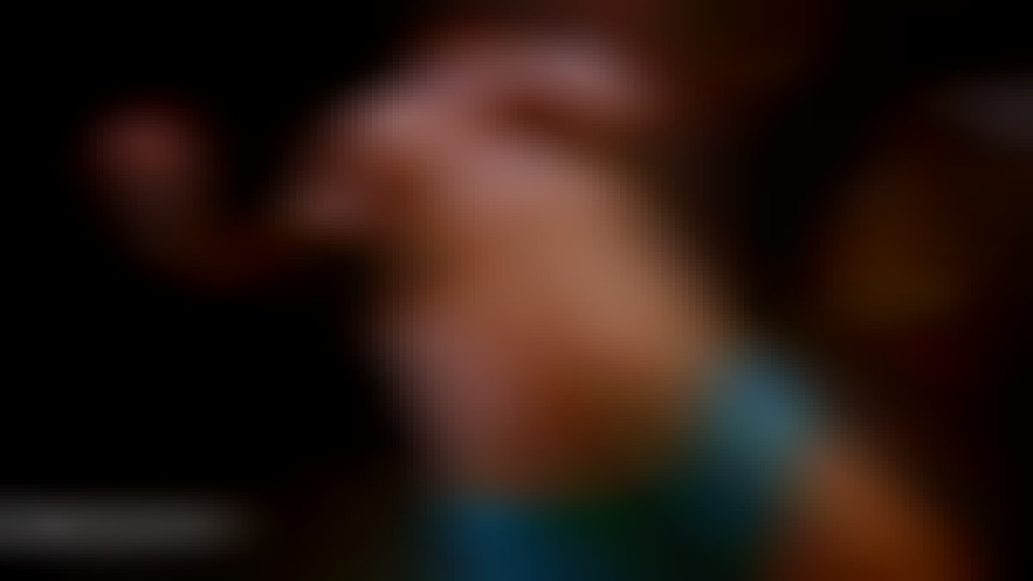 muscle girl underboob for days