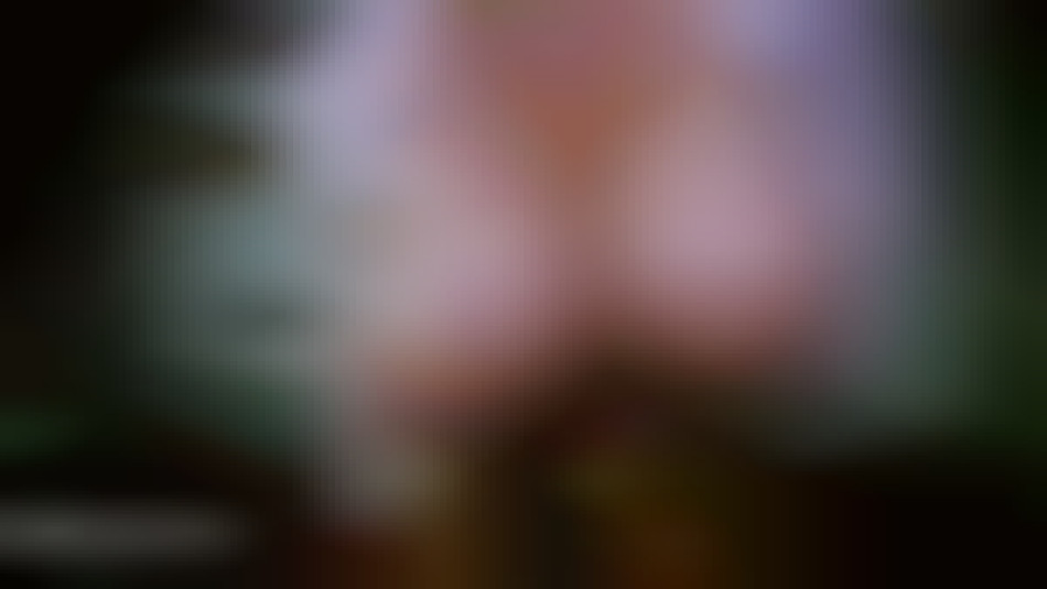 incredible cleavage show