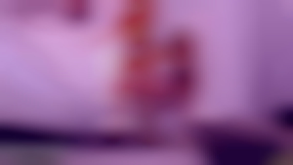 SEXYVENERAx getting naked on cam