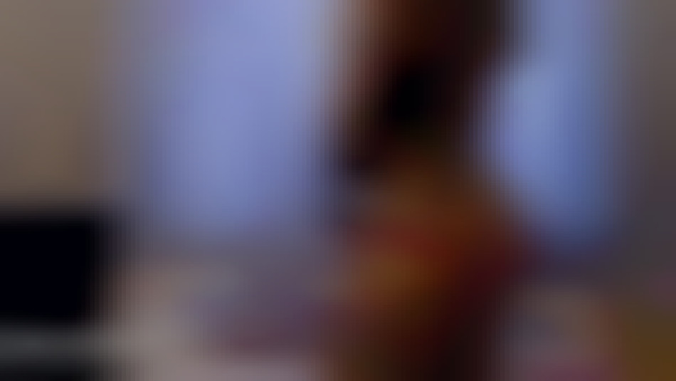 girl with muscle on webcam