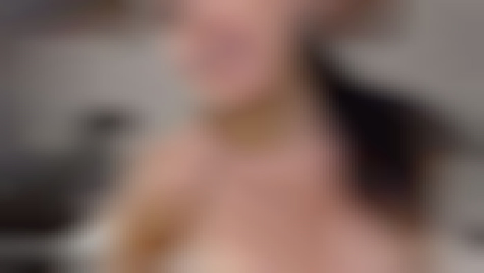 gorgeous cam girl big lips