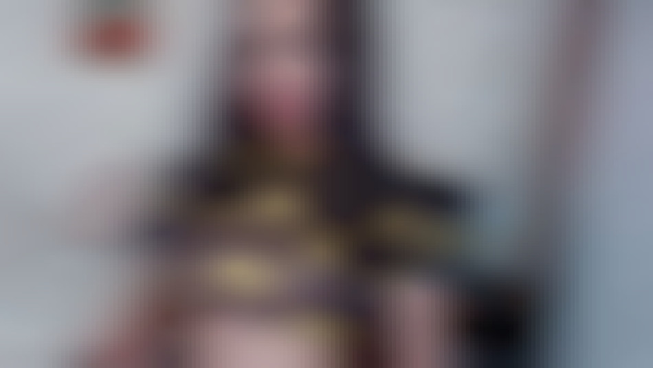 sexy girl with muscle Sofia Borton