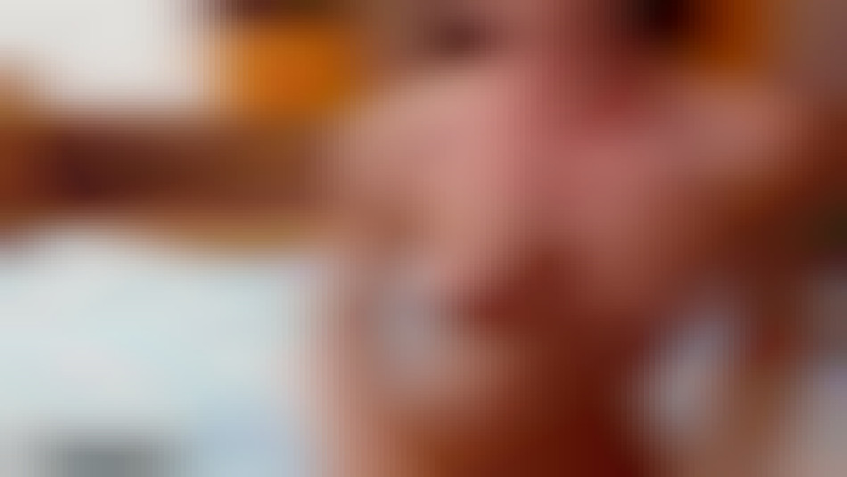 girl with abs on webcam