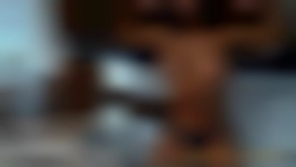 hot muscle chick flaunting big guns