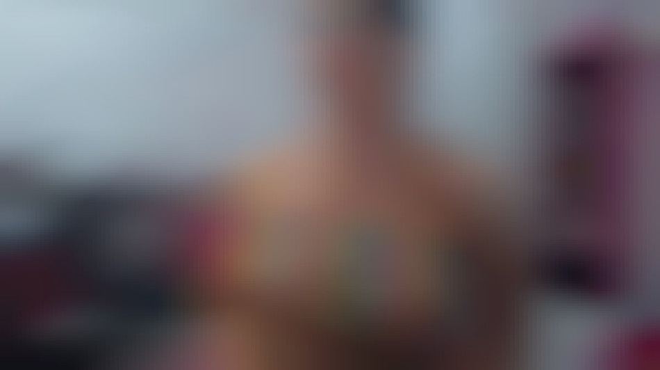 massive female bodybuilder on her webcam