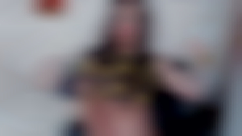 Sofia Borton flexing bicep