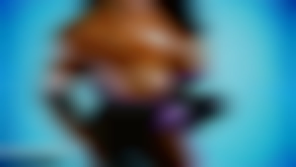 fitness models boobs pop out of her top