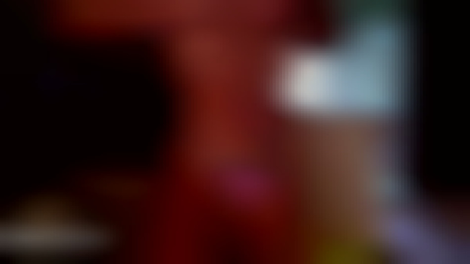 female bodybuilder flexing abs on cam