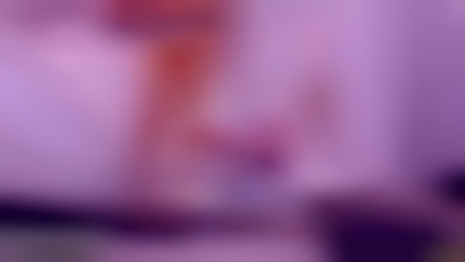 webcam girl showing off her legs