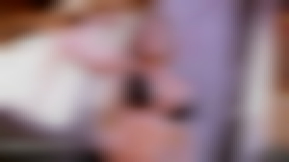 Maria Garcia flexing her hard thick biceps