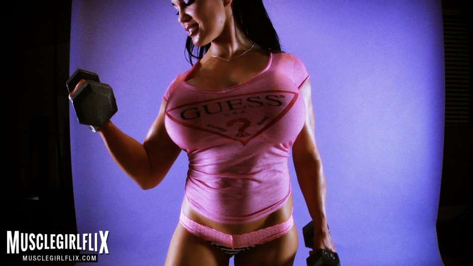 Busty Samantha Kelly doing a bicep curl.