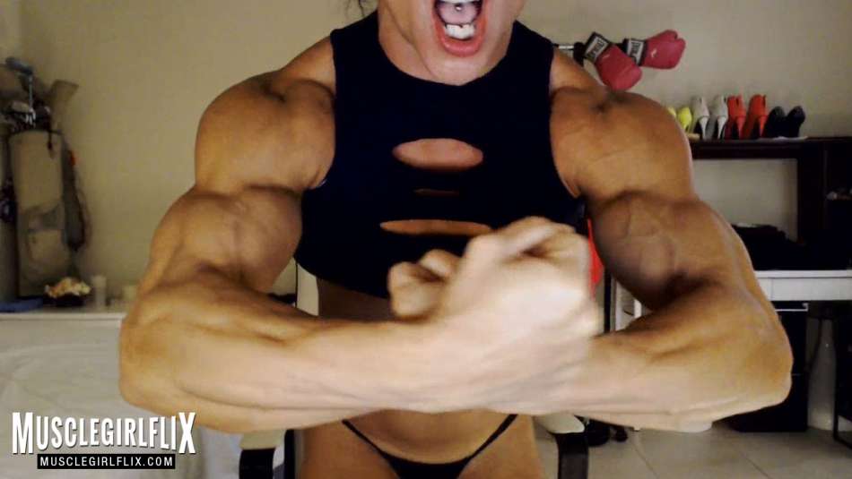 Female Bodybuilder Review Suzy Kellner [Live Webcams]